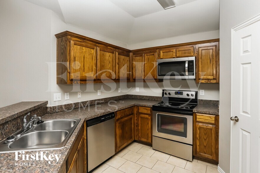 Building Photo - 1206 Jewel Ln