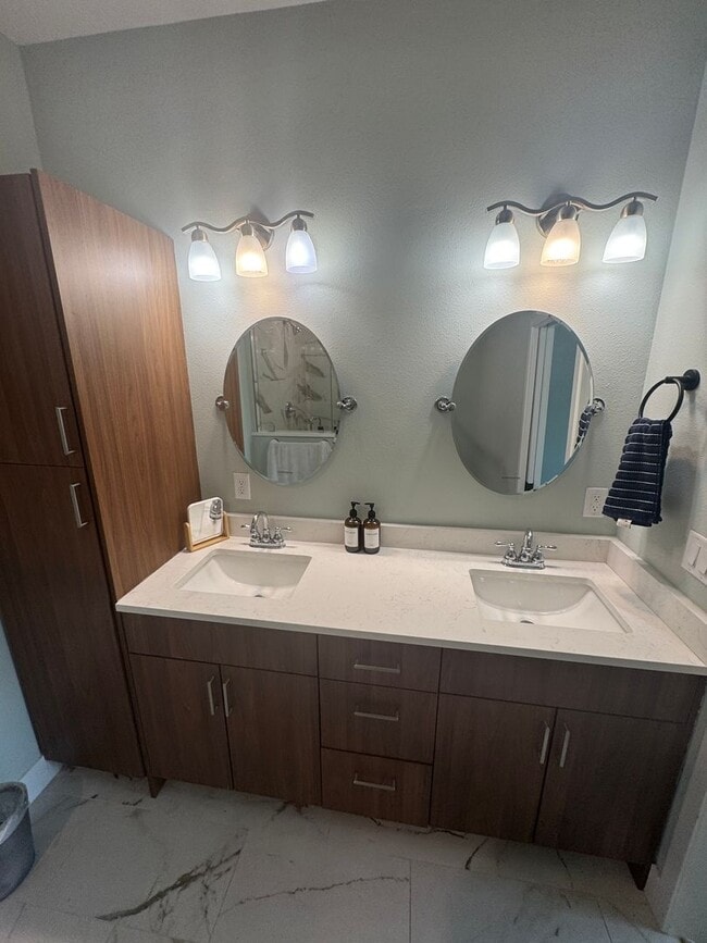 Building Photo - 930 Paddleboard Ct