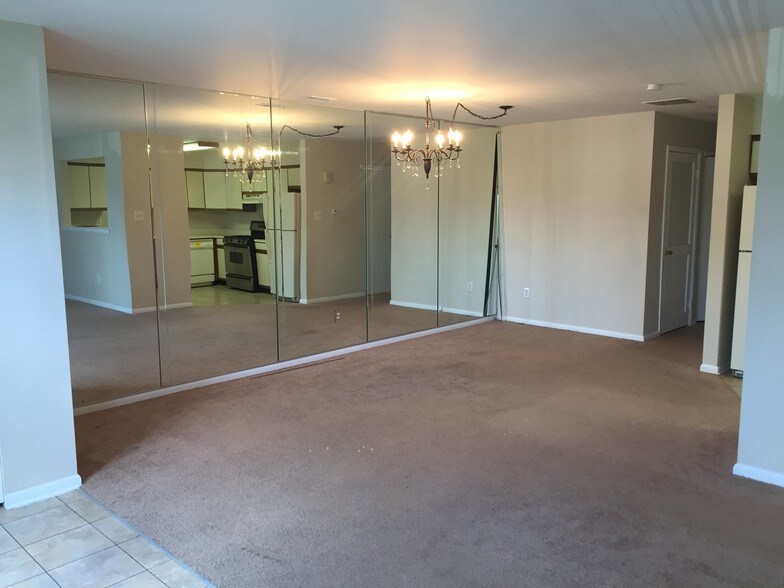 Building Photo - 87 Yellowwood Ct
