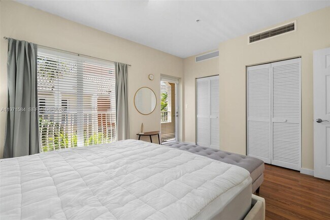 Building Photo - 18413 NE 27th Ct