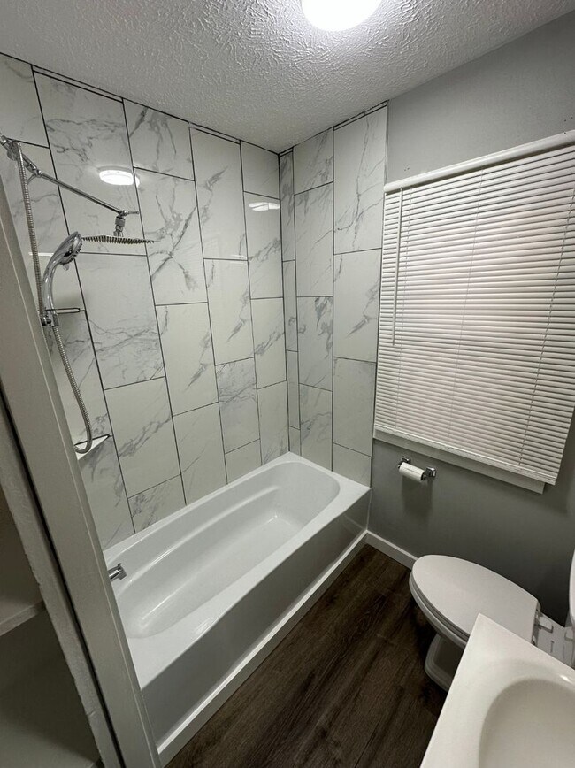 Building Photo - Four Bedroom Home Available Now!