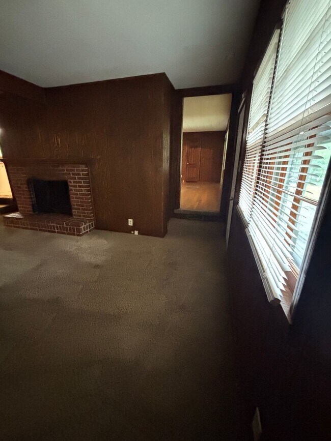 Building Photo - 3 Bedroom 1 Bath Home For Rent