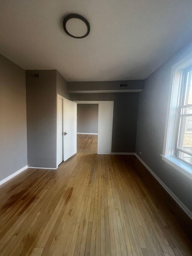 Building Photo - 2 bedroom in Chicago IL 60615