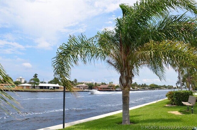 Building Photo - 6417 Bay Club Dr