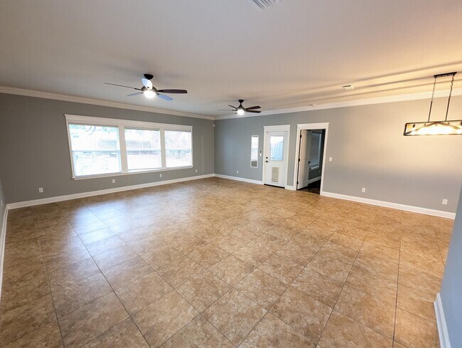 Building Photo - 116 Alder Ave SE