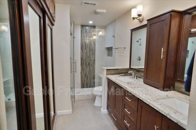 Building Photo - 15845 Rosehaven Ln