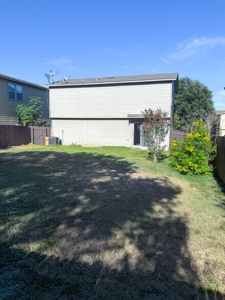 Building Photo - 427 Orchard Willow
