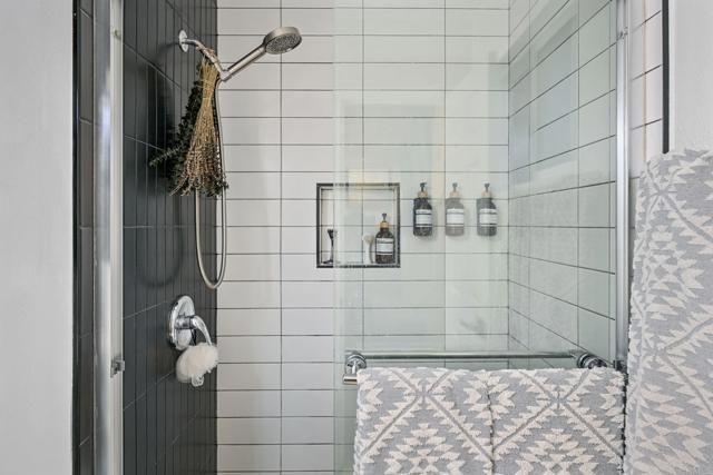 Building Photo - 3516 Las Vegas Dr