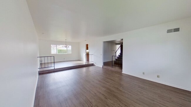 Building Photo - **MOVE-IN SPECIAL** 4 Bedroom , 2.5 Bathro...