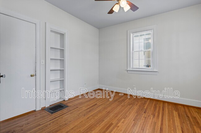 Building Photo - 2529 Ashwood Ave