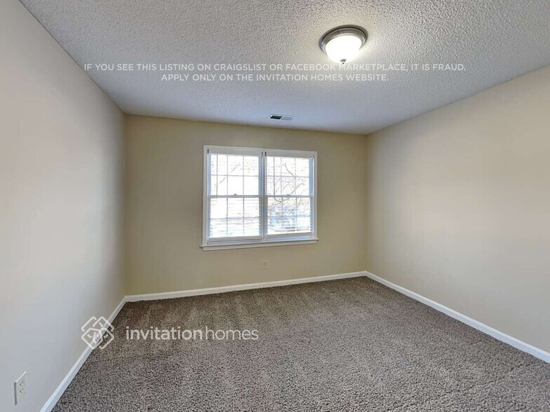 Building Photo - 2412 Westport Cir