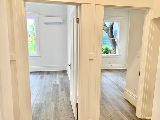Building Photo - 2BR/1BA Valencia Corridor Luxury Garden Fl...