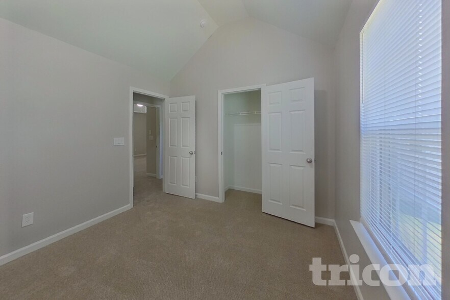 Building Photo - 1131 Delander Ln