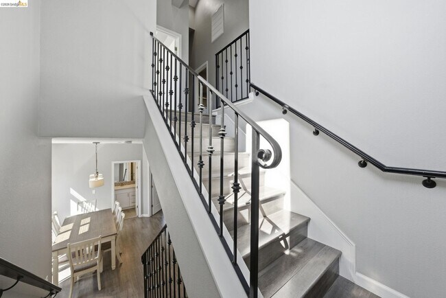 Building Photo - 817 Estancia Ter