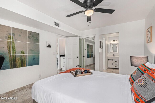 Building Photo - 8055 Thomas Rd