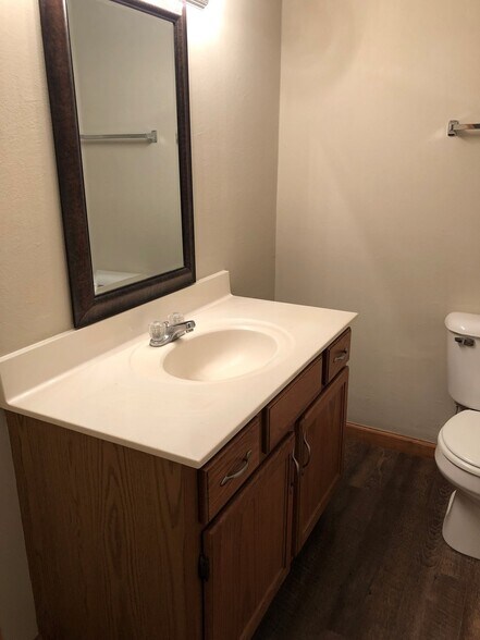 Building Photo - 704 Village Dr