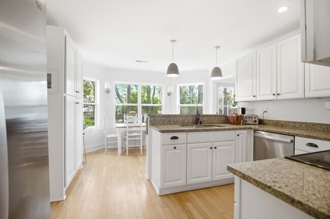 Building Photo - 3Bed/2.5Bath Family Home in Snee Farms