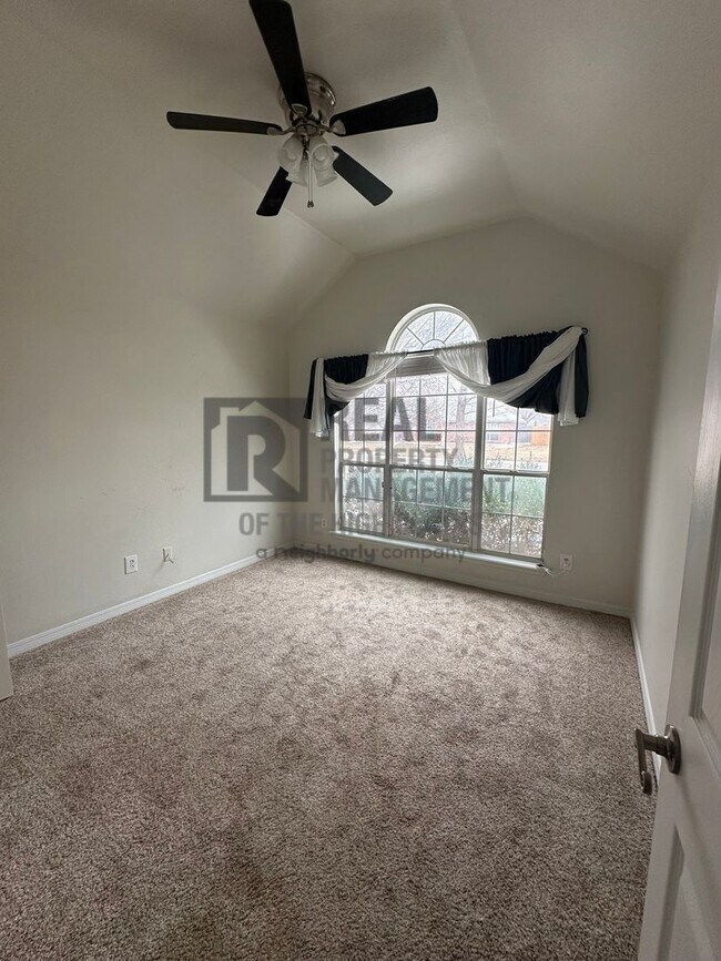 Building Photo - 2513 Stardust Ln