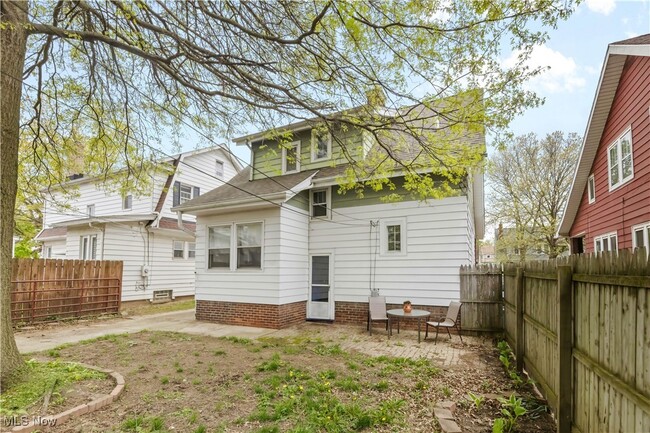 Building Photo - 2580 Whitelaw St