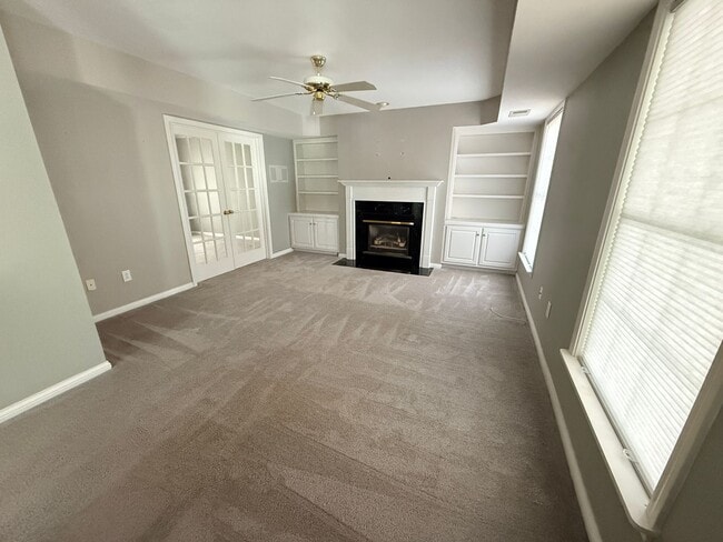 Building Photo - MOVE IN NOW OCTOBER RENT FREE -Spacious 4 ...