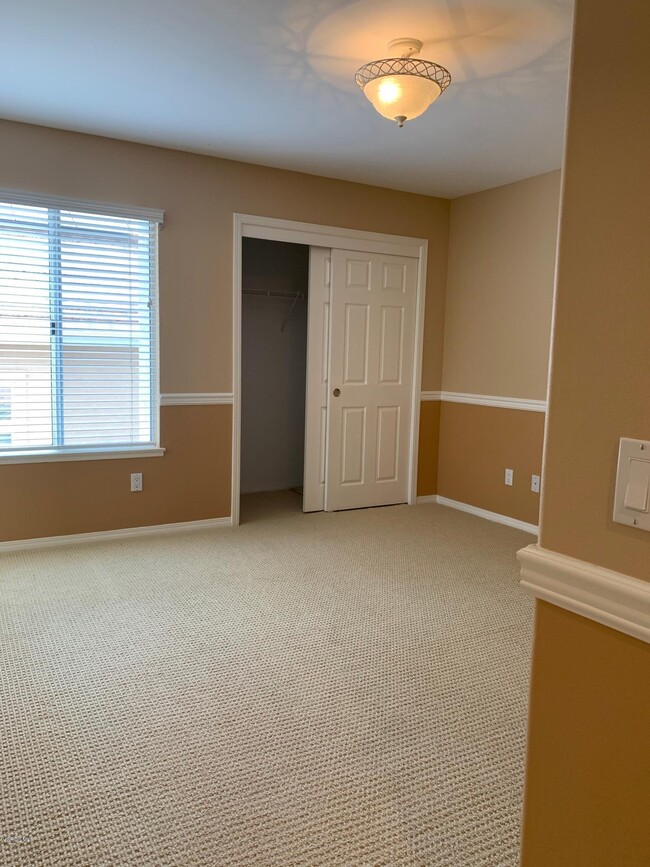 Building Photo - 2760 Irongate Pl