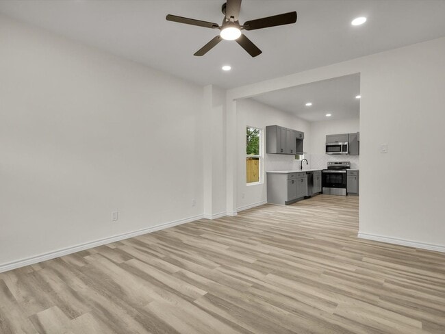 Building Photo - Open Layout & Spacious Yard