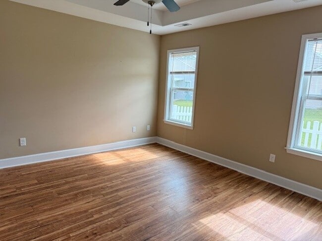 Building Photo - Home is located in Avendale-Rocky Point address but Topsail School District