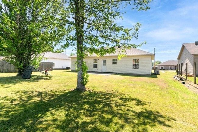 Building Photo - 2308 Red Baron Dr