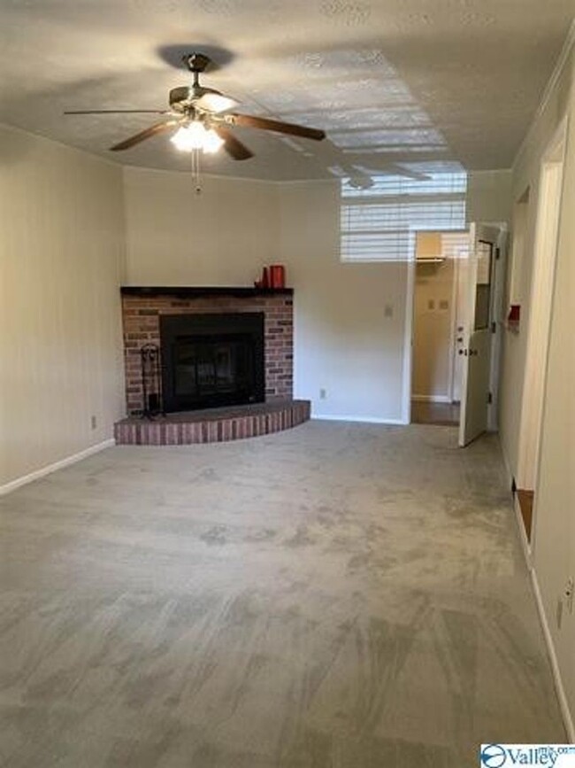 Building Photo - Newly remodeled 3 bedroom/2.5 bath brick h...