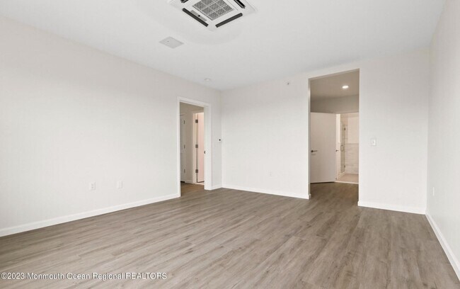 Building Photo - 165 Pavilion Ave