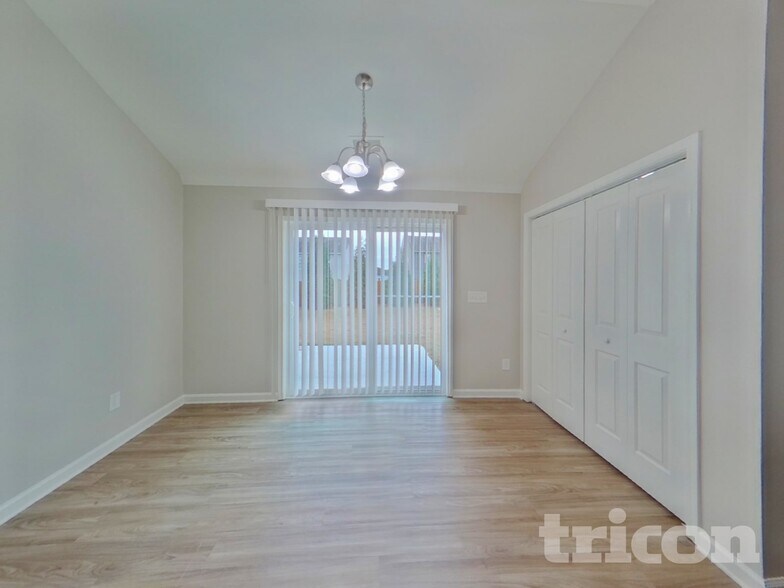 Building Photo - 333 Finch Ln