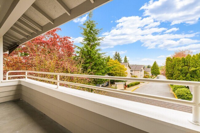 Building Photo - Woodinville 3 Bedroom 2 Bath with Detached Garage - Top Floor