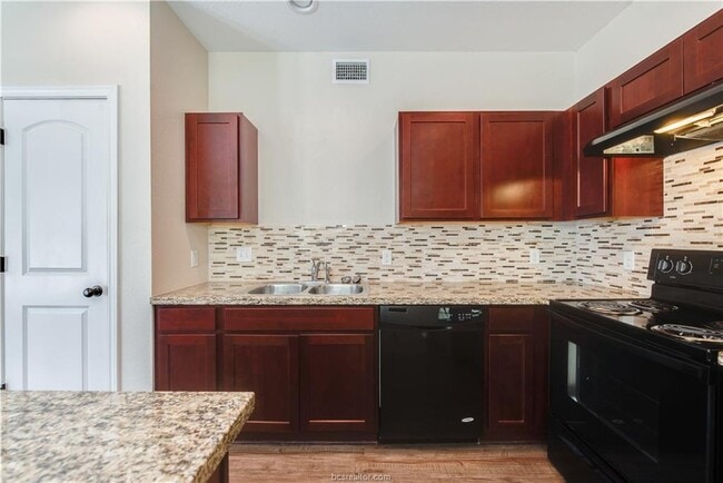 Building Photo - 1915 Dartmouth St