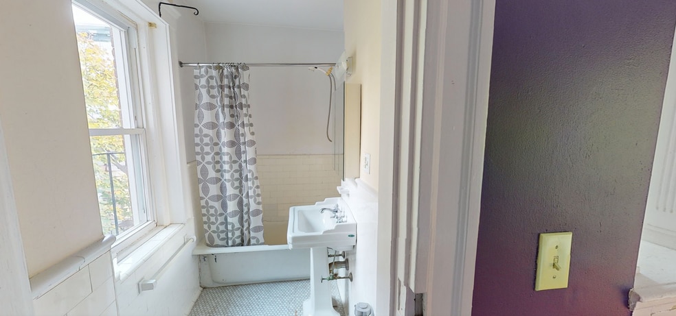 Building Photo - 11 Gray St