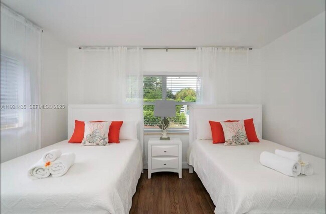 Building Photo - 35 SW 28th Rd