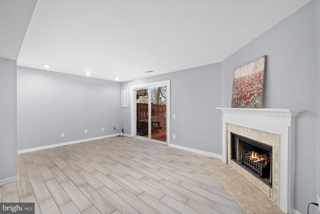 Building Photo - 43861 Laburnum Square