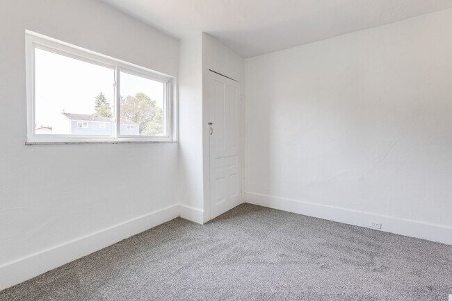 Building Photo - Available JULY 2026 - Spacious 3 Bedroom, 1.5 Bath w/ City Views!