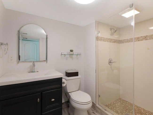 Building Photo - 832 Green St