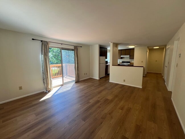 Building Photo - Two Bedroom Duplex in Port Orchard, Availa...