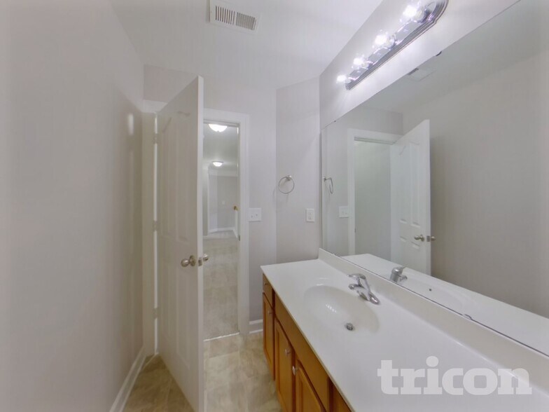 Building Photo - 2625 Sierra Chase Dr