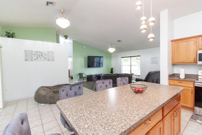 Building Photo - Kissimmee Charmer