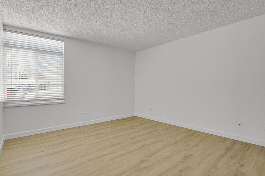 Building Photo - 3369 S Monaco Pky