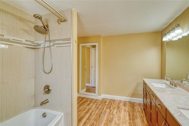 Building Photo - 296 Hartt Hill Dr
