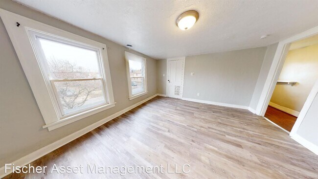 Building Photo - 2 br, 1 bath Apartment - 3224 West 32nd St...