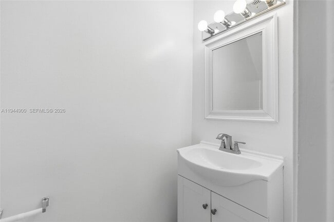 Building Photo - 3003 NW 5th Terrace