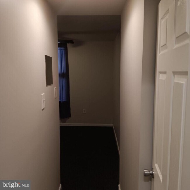 Building Photo - 1732 W Diamond St