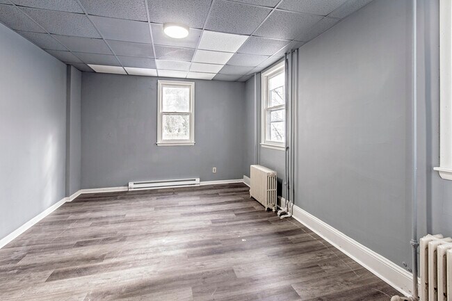 Building Photo - 32 Walnut St