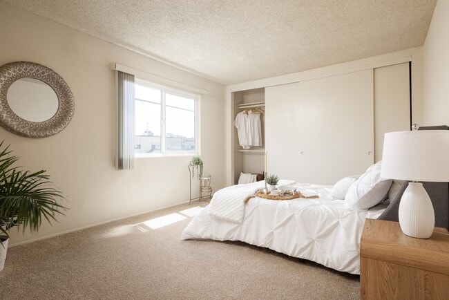 Building Photo - Spacious One Bedroom in Garden Community