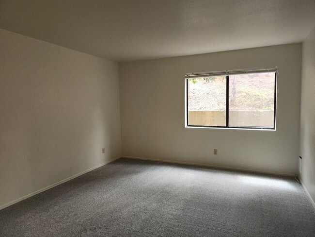 Building Photo - Three Bedroom at Green Valley Park