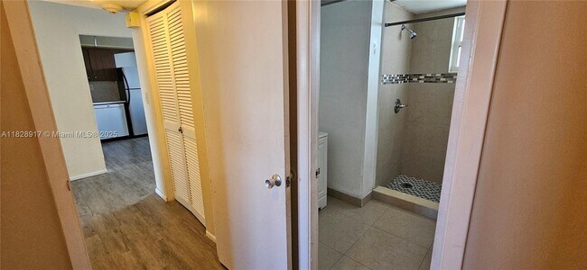 Building Photo - 1175 NE Miami Gardens Dr